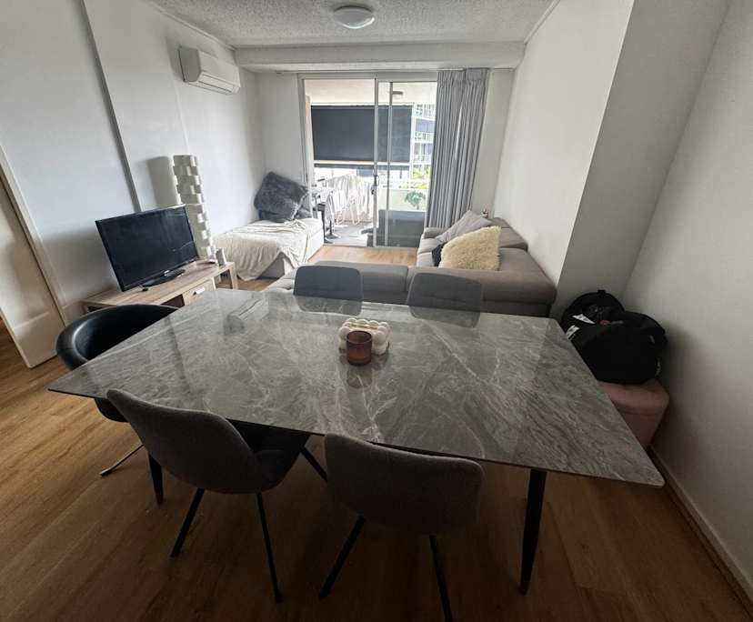 Furnished room with ensuite in a flatshare