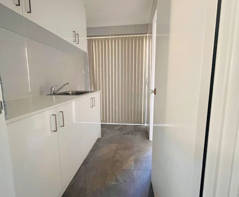 $330, Share-house, 3 bathrooms, Queens Park WA 6107