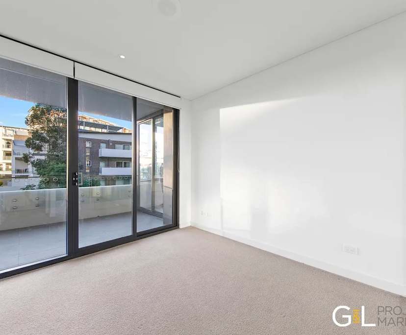 Unfurnished room with own bathroom