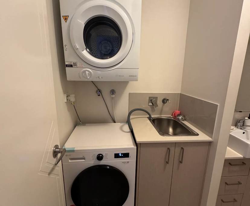 $350, Flatshare, 2 bathrooms, East Brisbane QLD 4169
