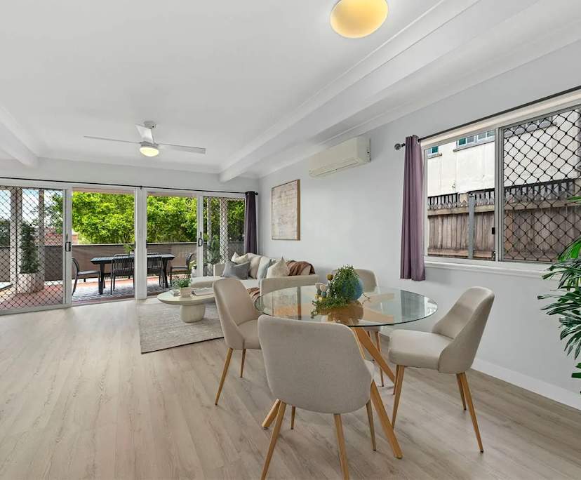 $350, Flatshare, 2 bathrooms, Annerley QLD 4103