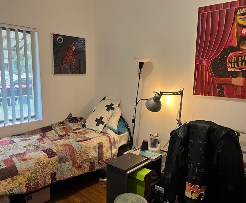 Room in a share house