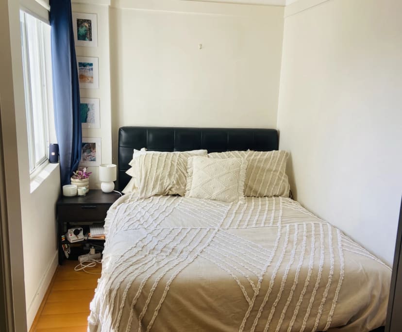 Furnished room in a flatshare