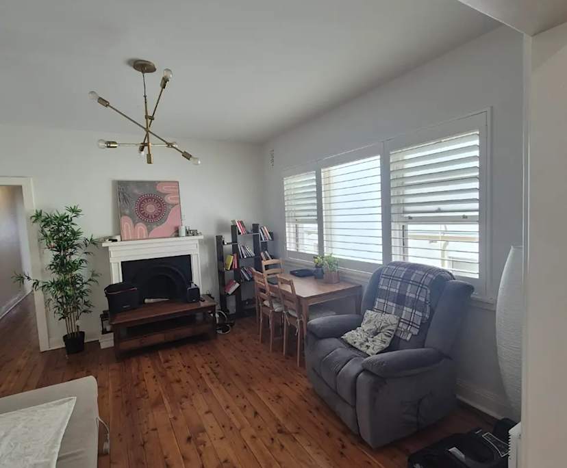 Furnished room in a flatshare