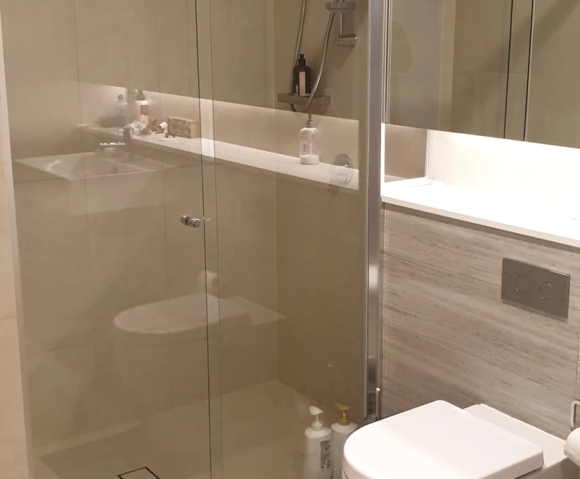 Furnished room with ensuite in a flatshare