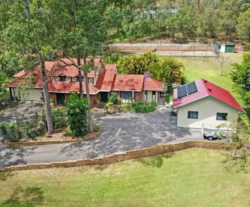 Granny Flat for Rent in Bonogin, Gold Coast 400,