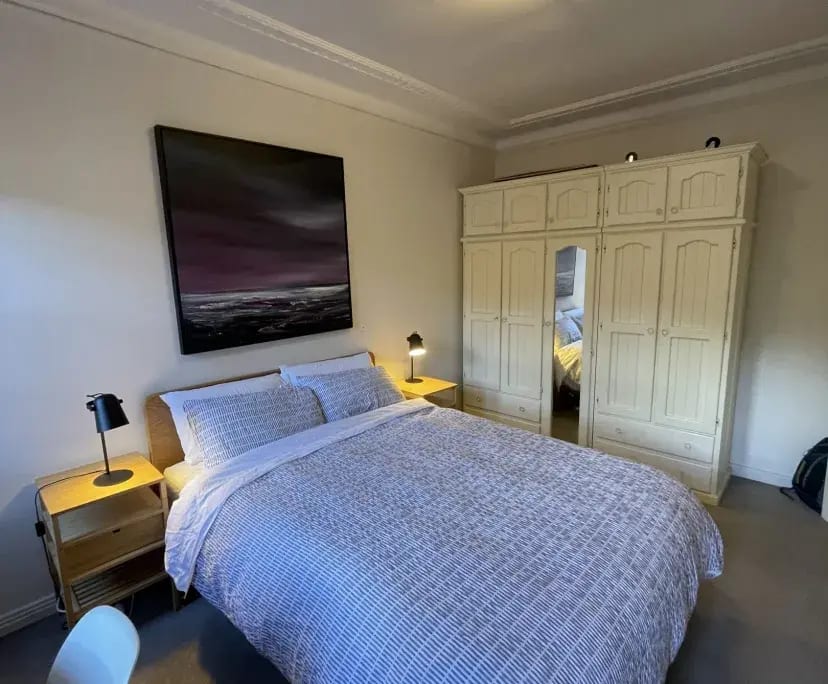 Furnished room in a flatshare