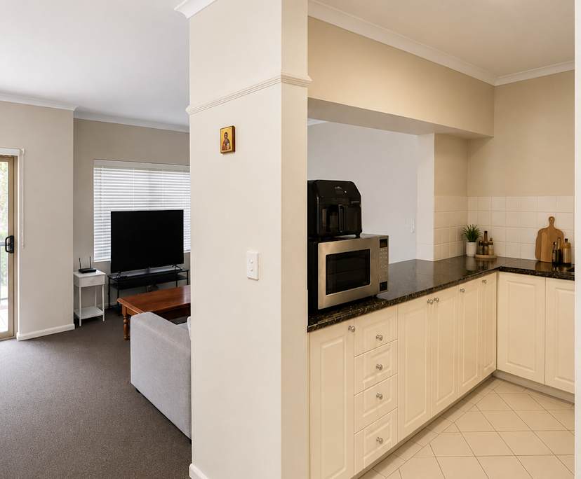 Unfurnished room in a flatshare