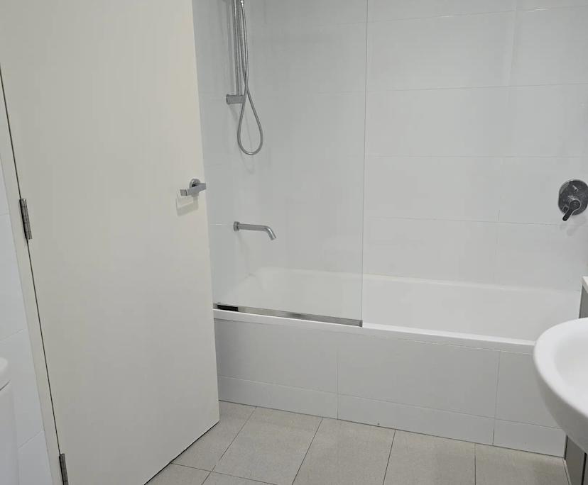 Furnished room with ensuite in a flatshare