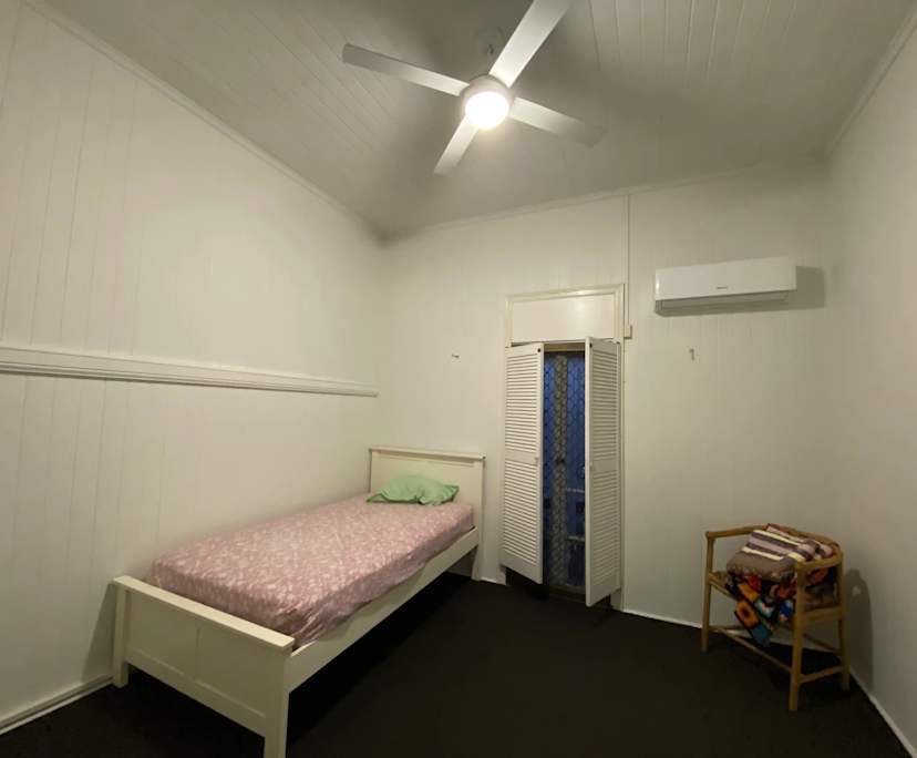Unfurnished room in a share house