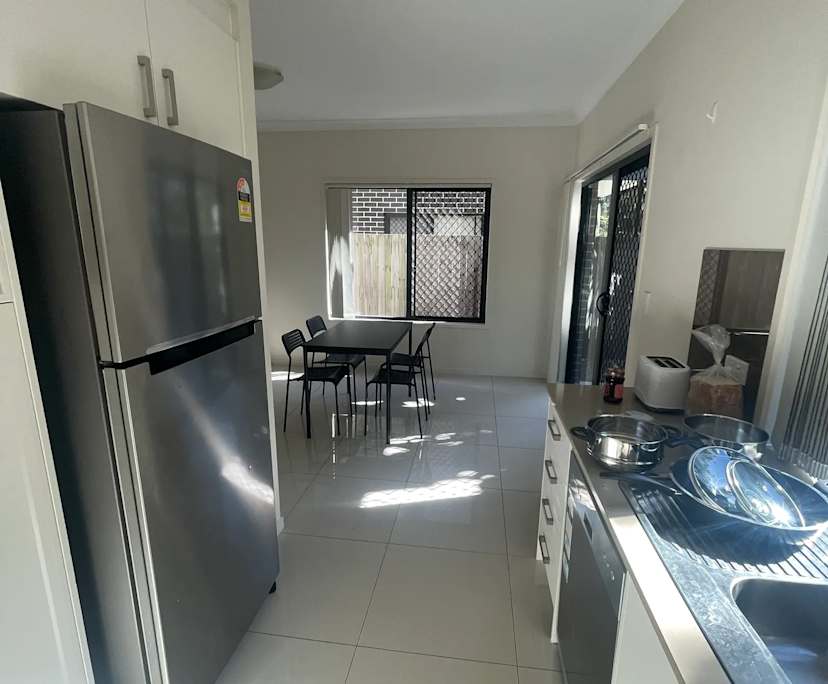 $250, Share-house, 3 bathrooms, Eight Mile Plains QLD 4113