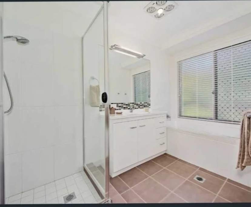 $300, Share-house, 3 bathrooms, Oxenford QLD 4210