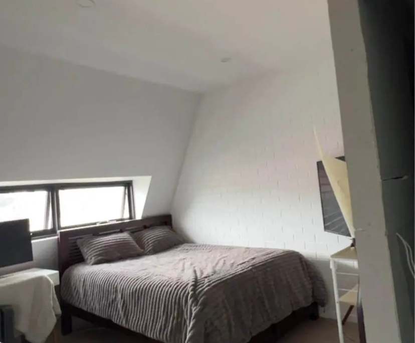 Unfurnished room studio flat for rent