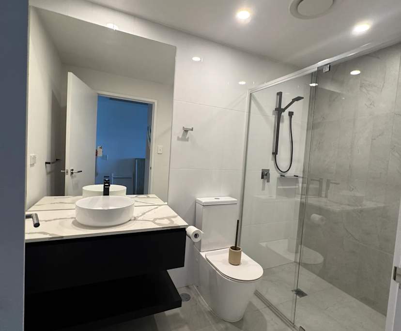 Unfurnished room with own bathroom