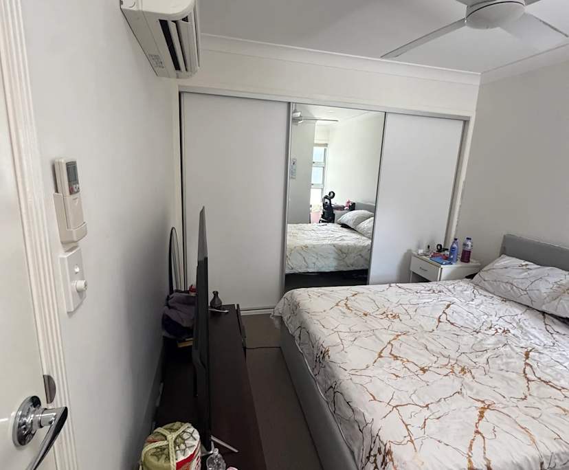 Furnished room in a share house