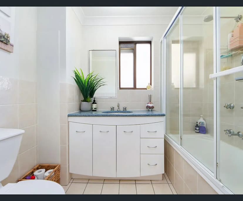 $350, Flatshare, 2 bathrooms, Runaway Bay QLD 4216