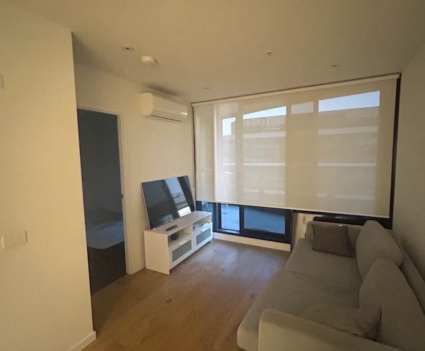 Furnished room with ensuite in a flatshare