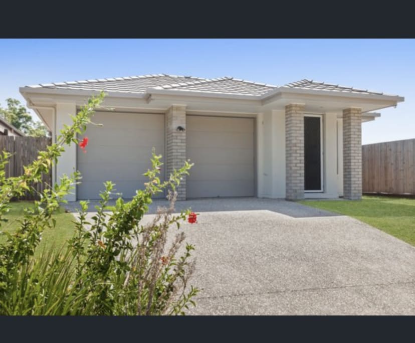 Room for Rent in Pacific Pines, Gold Coast 190, U...