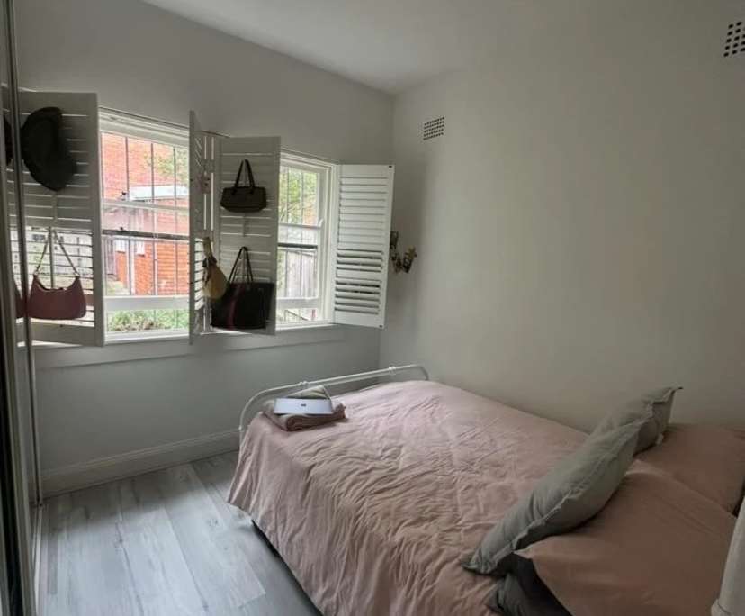 Furnished room in a flatshare