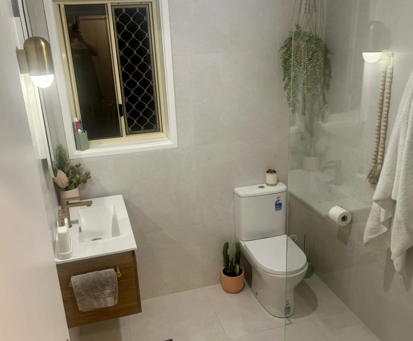 $350, Share-house, 3 bathrooms, Parkwood QLD 4214