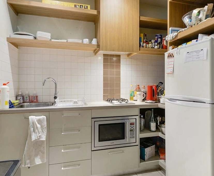 Furnished room in a flatshare