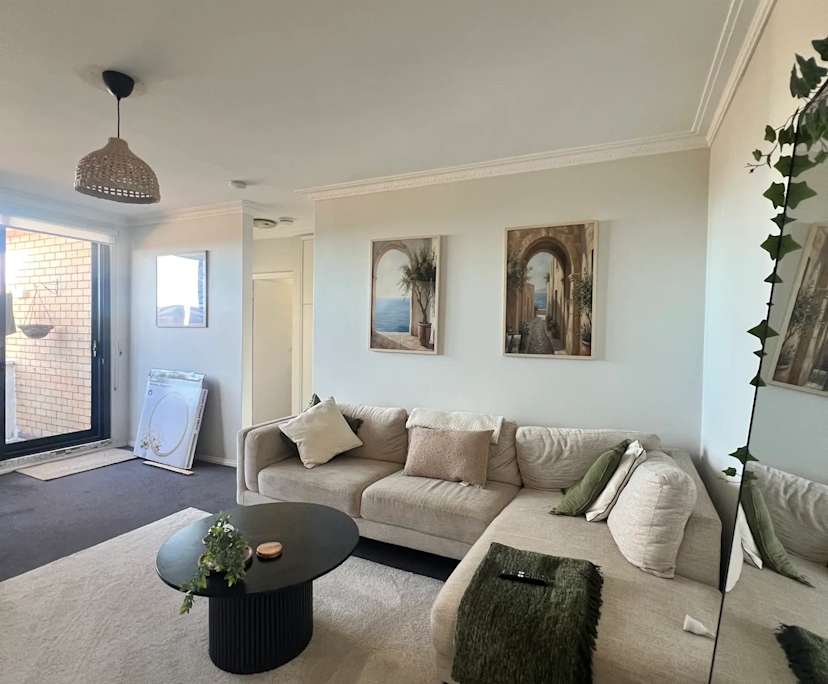 Furnished room in a flatshare