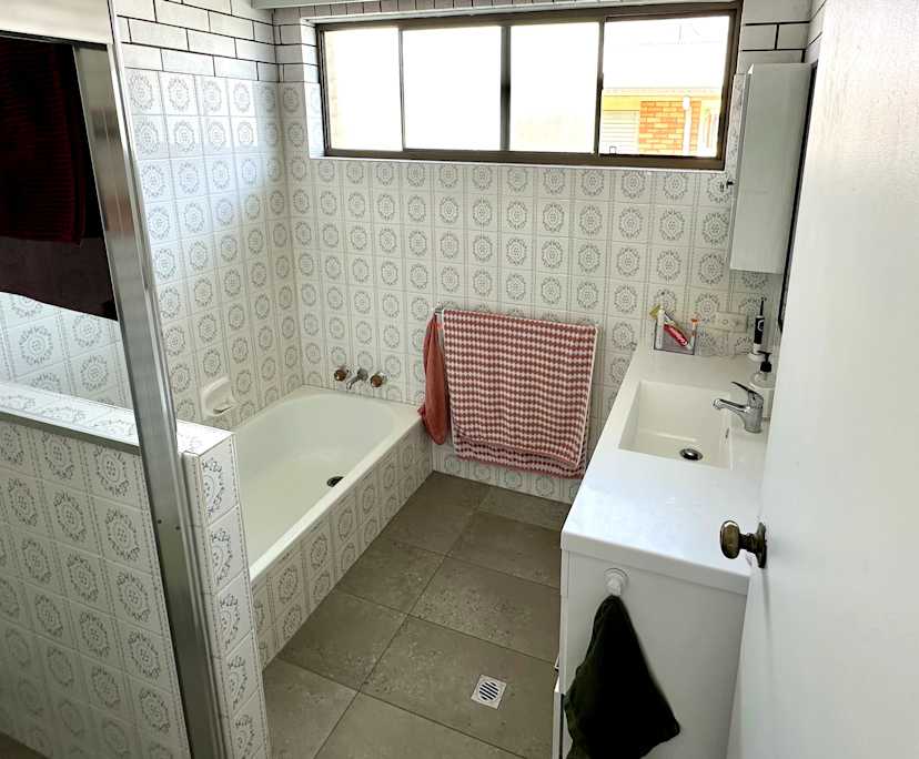 $300, Flatshare, 3 bathrooms, Palm Beach QLD 4221