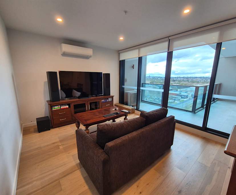 Unfurnished room with ensuite in a flatshare