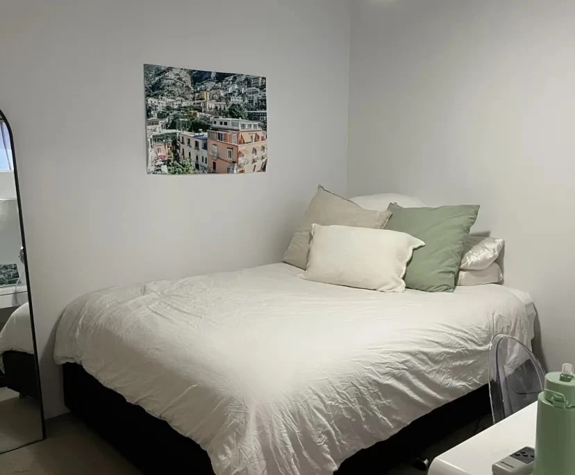 Furnished room with own bathroom