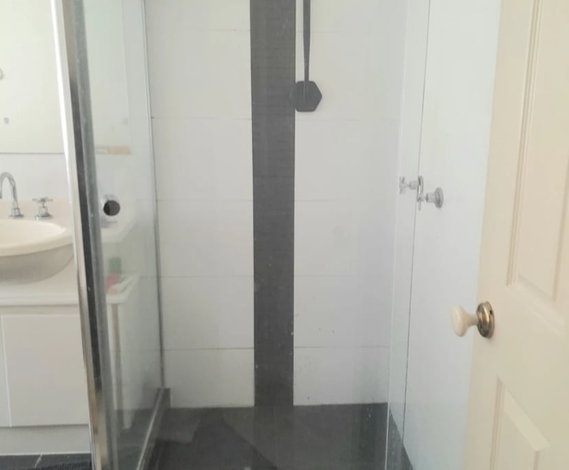 $300, Share-house, 4 bathrooms, Benowa QLD 4217