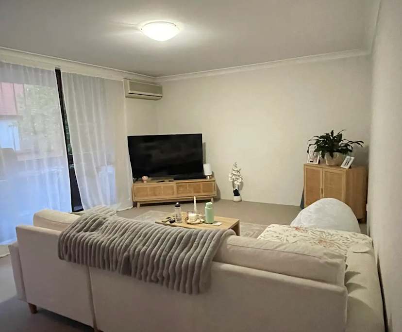 Furnished room in a flatshare
