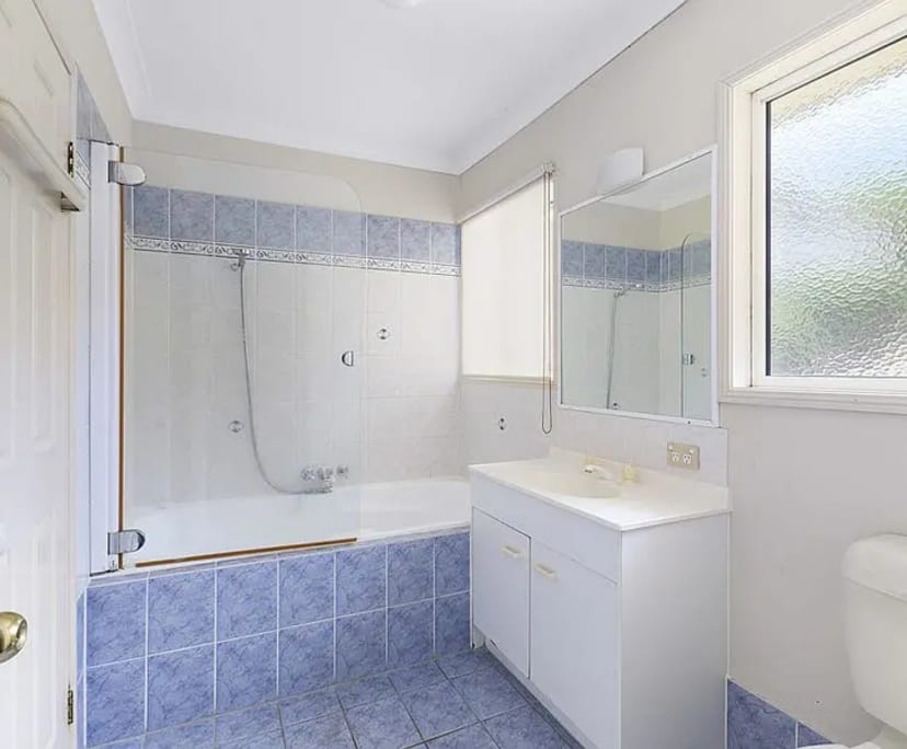 Room for Rent in Bardon, Brisbane 240, Furnished,...