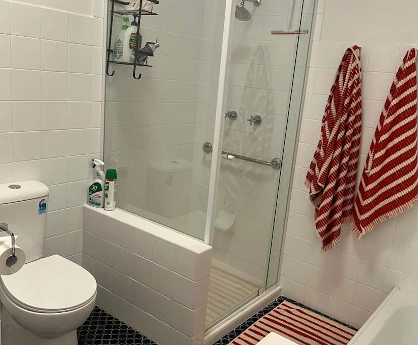 $350, Flatshare, 3 bathrooms, Bardon QLD 4065