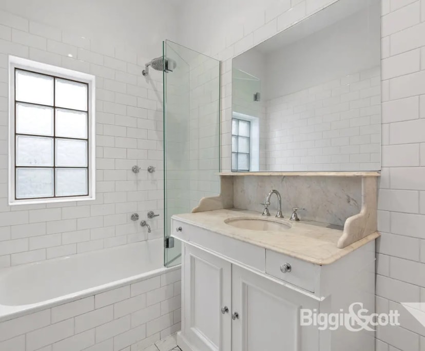 $350, Share-house, 3 bathrooms, Windsor VIC 3181