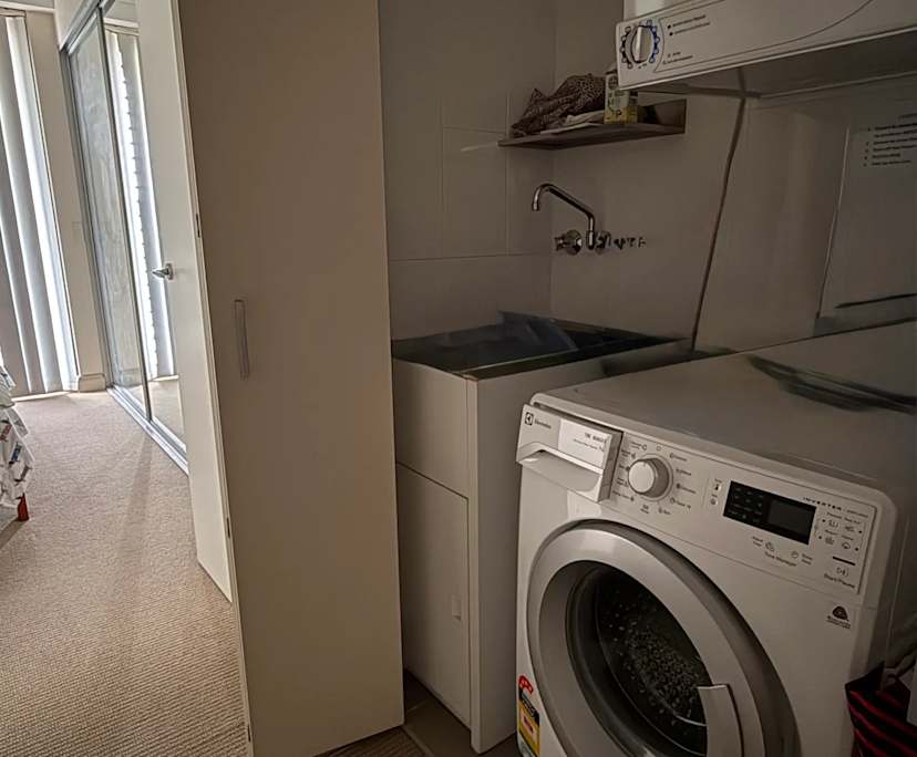 Furnished room with ensuite in a flatshare