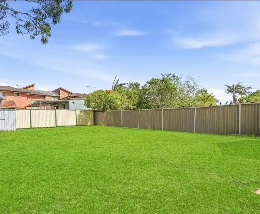 Whole property with 3 rooms for rent