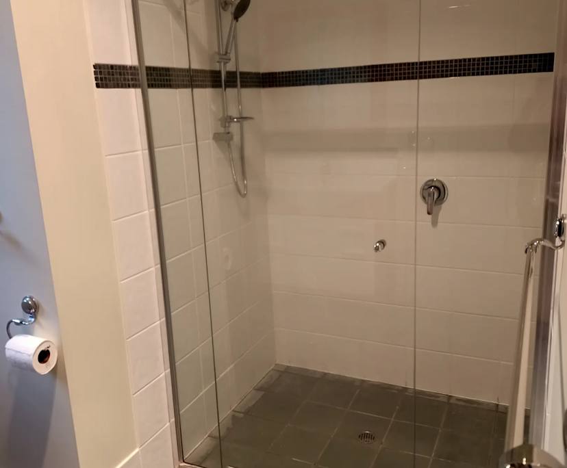 $330, Share-house, 3 bathrooms, Holland Park QLD 4121