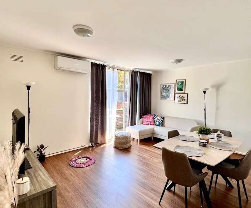 Furnished room in a flatshare