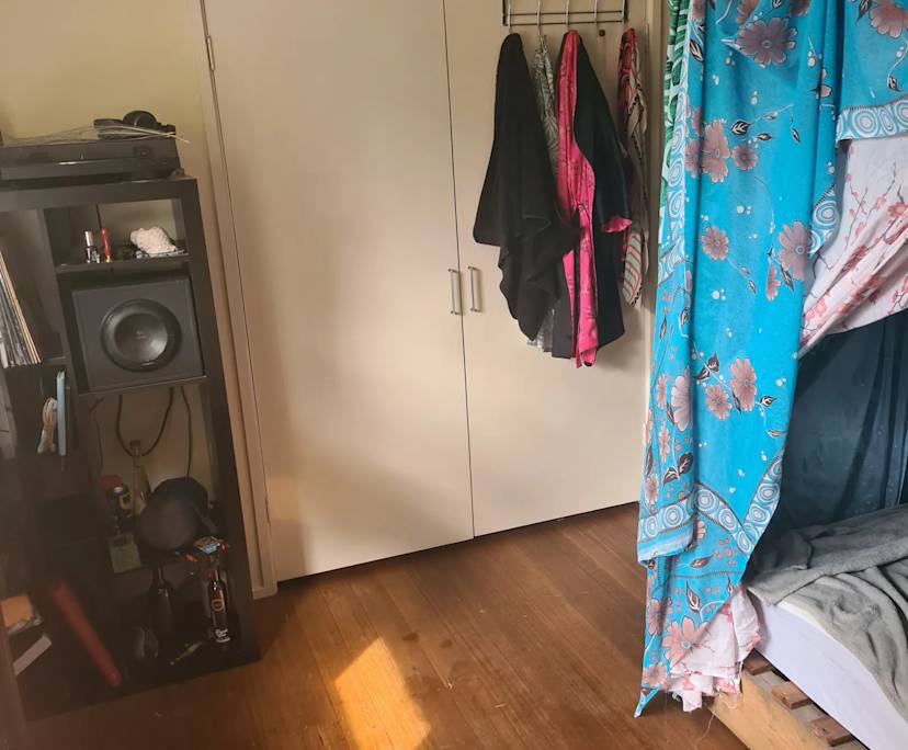 Room in a share house