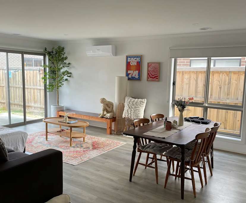 Room in a share house