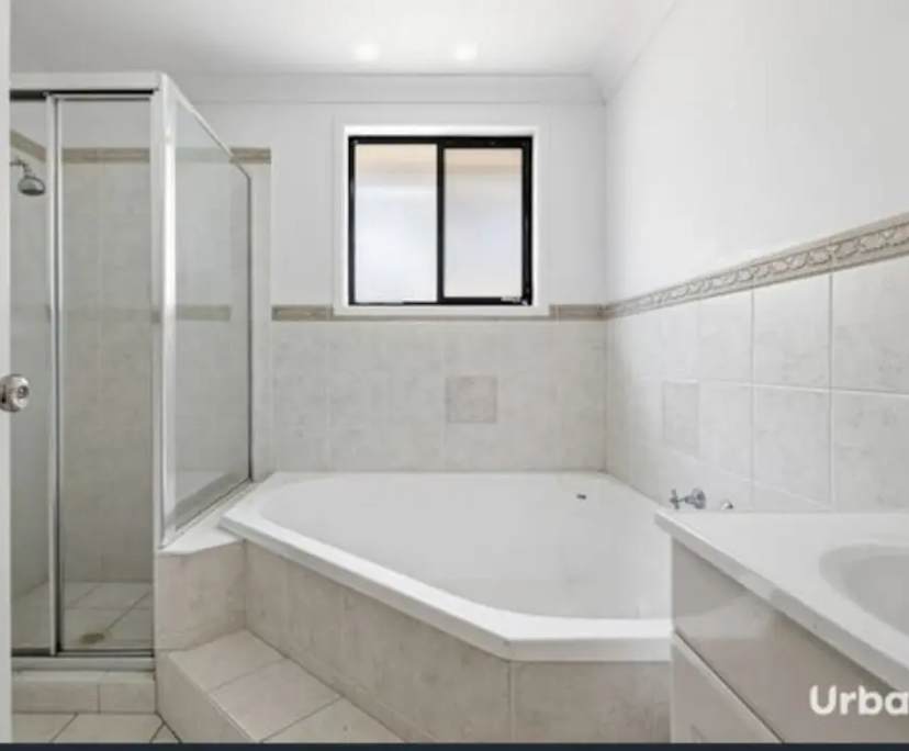 $265-350, Share-house, 2 rooms, West Hoxton NSW 2171, West Hoxton NSW 2171