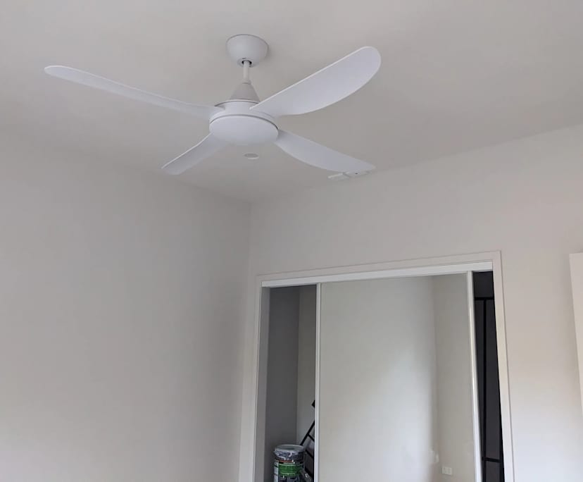 $800, Whole-property, 2 bathrooms, Highland Park QLD 4211