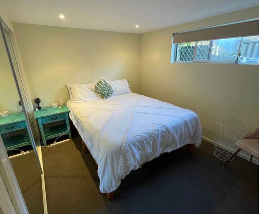 Furnished room in a flatshare