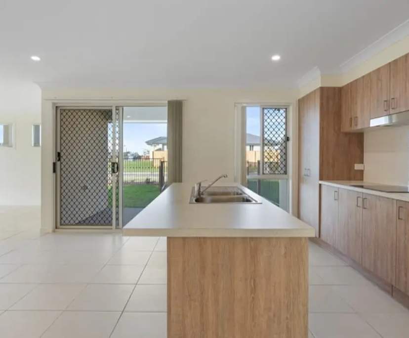 $275, Share-house, 3 bathrooms, Plainland QLD 4341