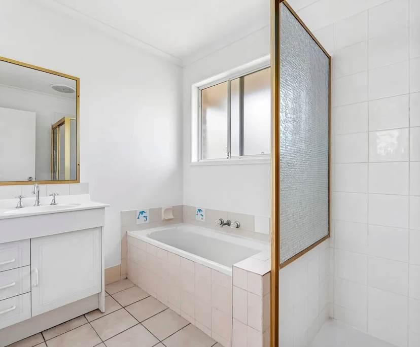 $300, Share-house, 2 bathrooms, Carrara QLD 4211