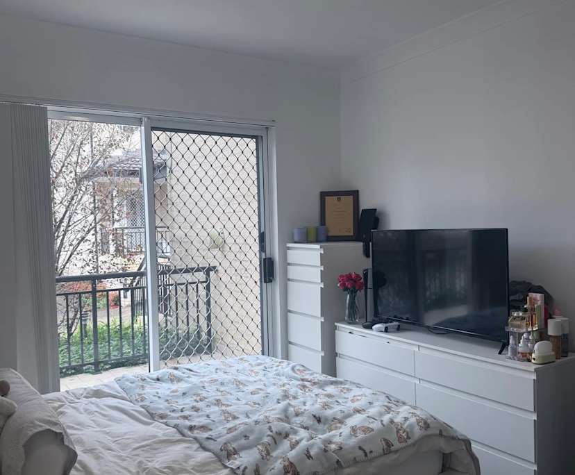 Furnished room in a flatshare