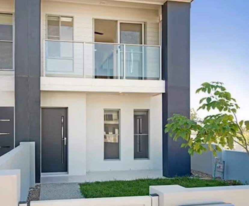 Unfurnished room with own bathroom