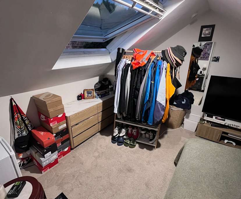 Furnished room in a share house
