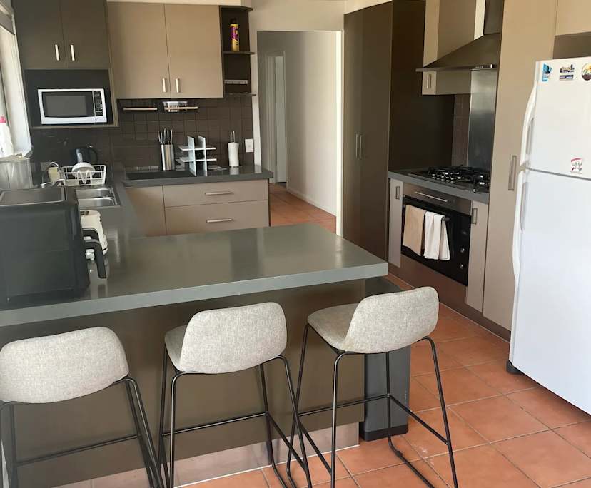 $325, Share-house, 5 bathrooms, Mermaid Waters QLD 4218