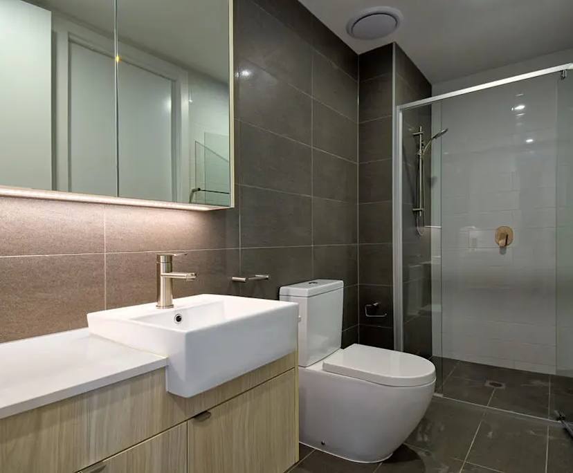 Unfurnished room with ensuite in a flatshare